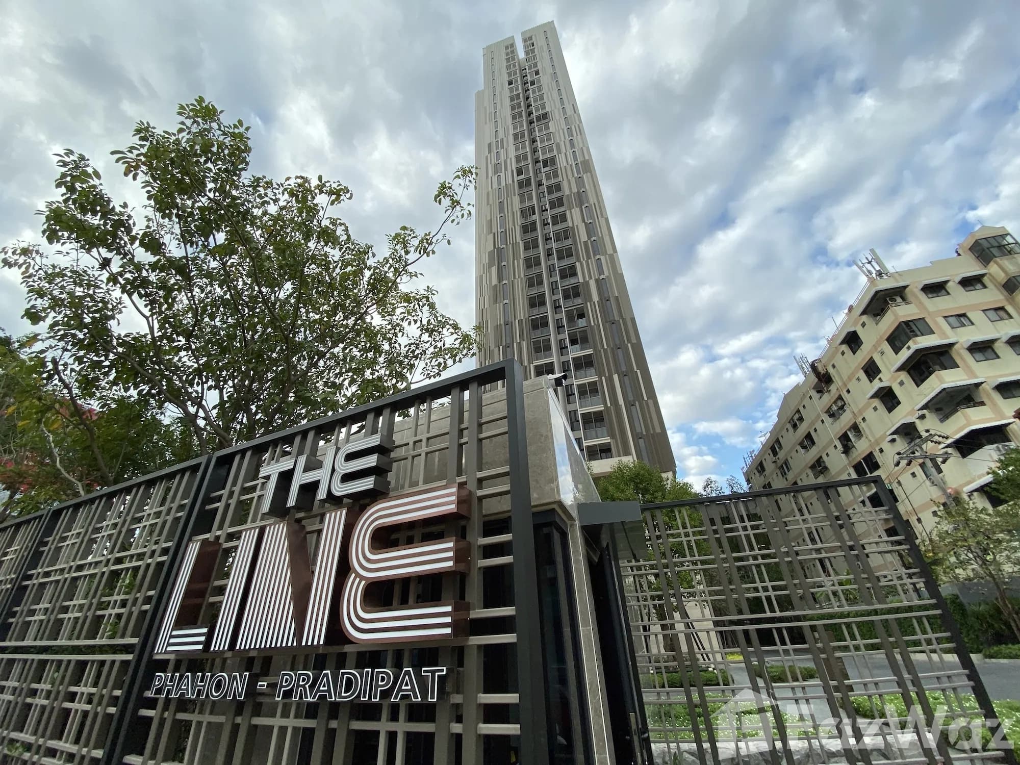 THE LINE Phahol - Pradipat