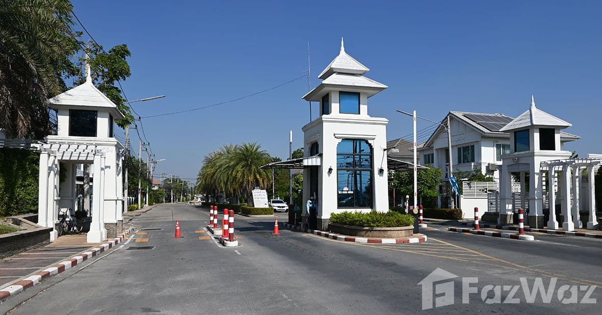 Maneerin Lake & Park Ratchaphruek-Tiwanon