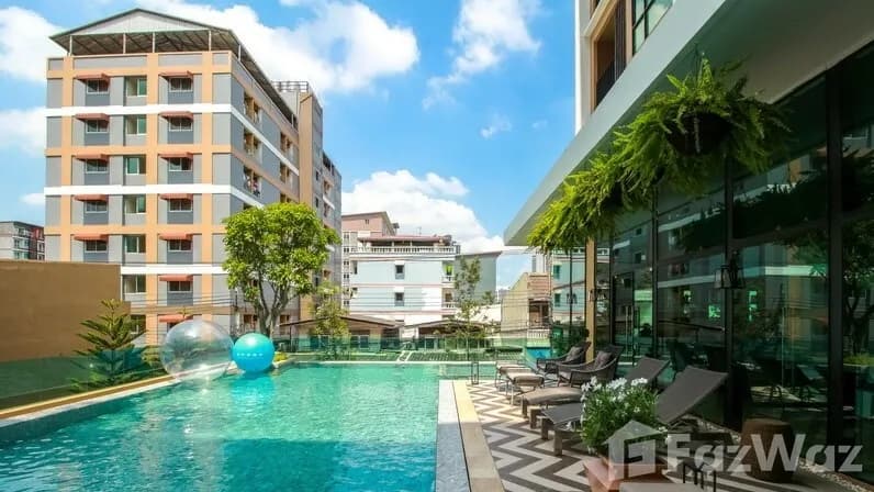 Brown Condo Huaikwang