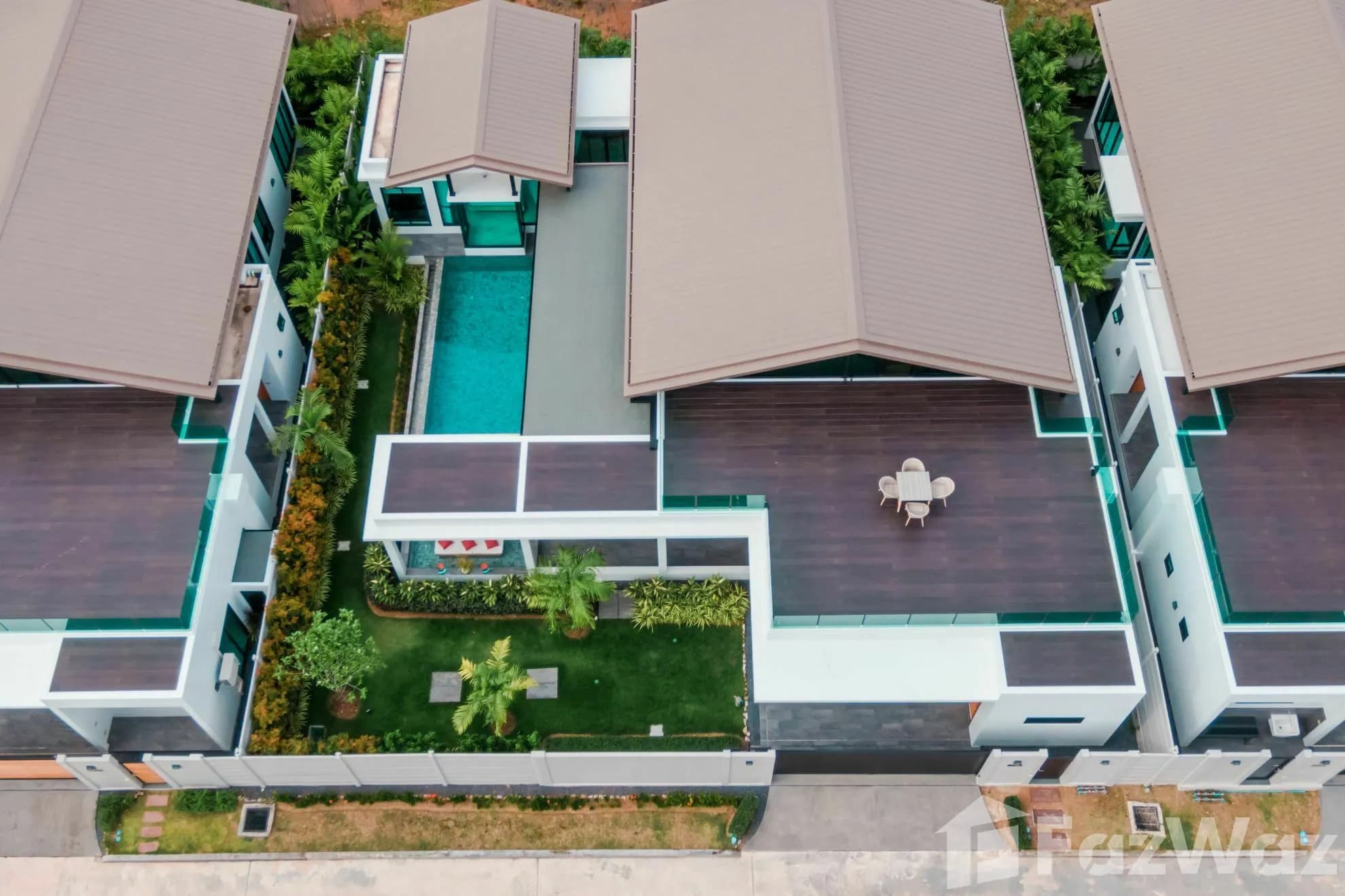 Nai Harn Baan-Bua - Baan Varij