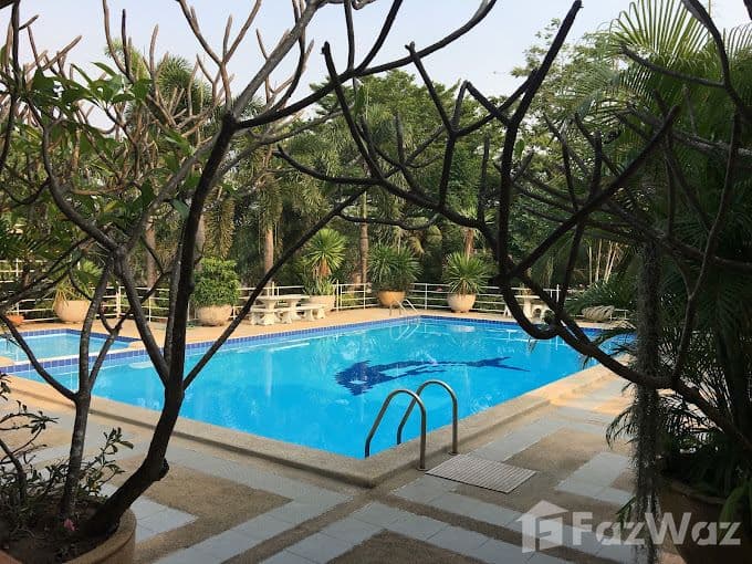 Pob Choke Garden Hill Village