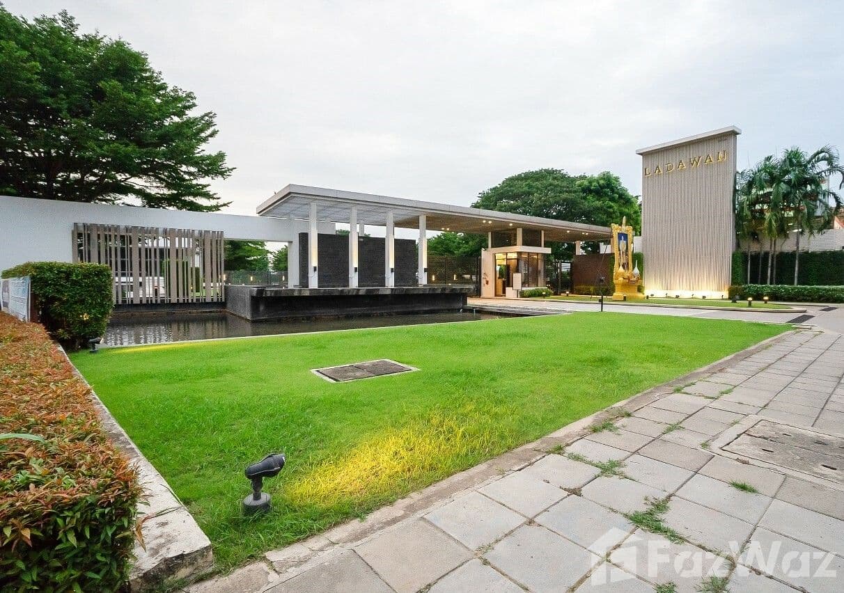 Ladawan Rattanathibet