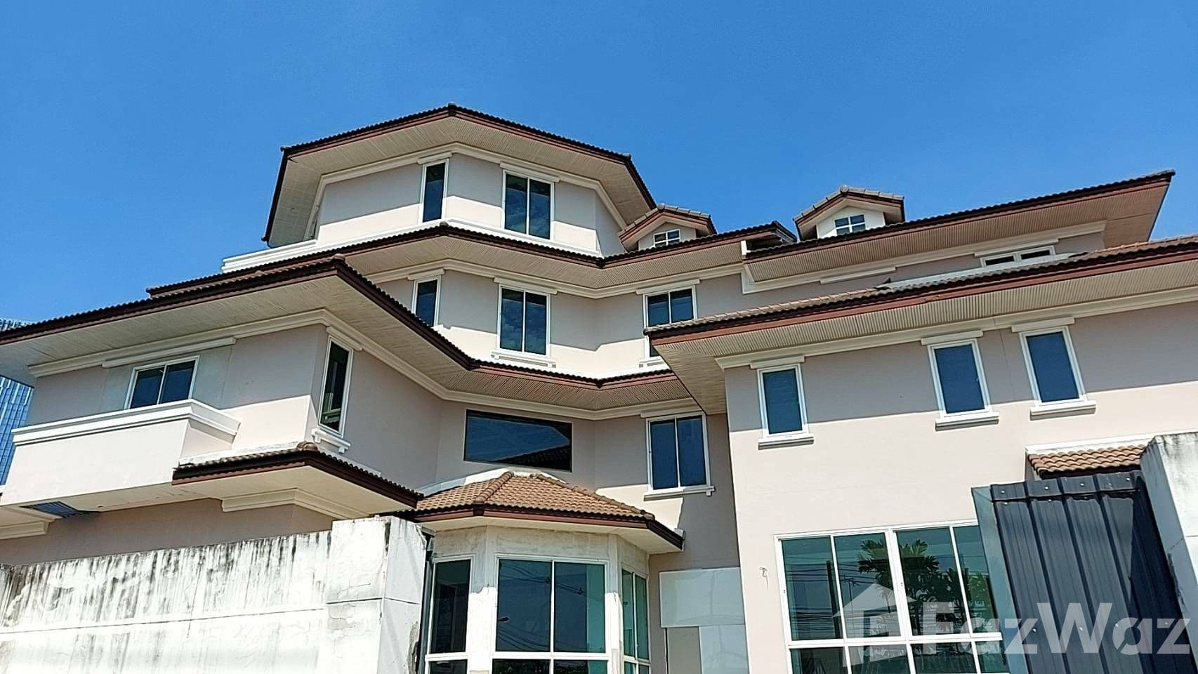 Kristada Nakhon Chaeng Watthana