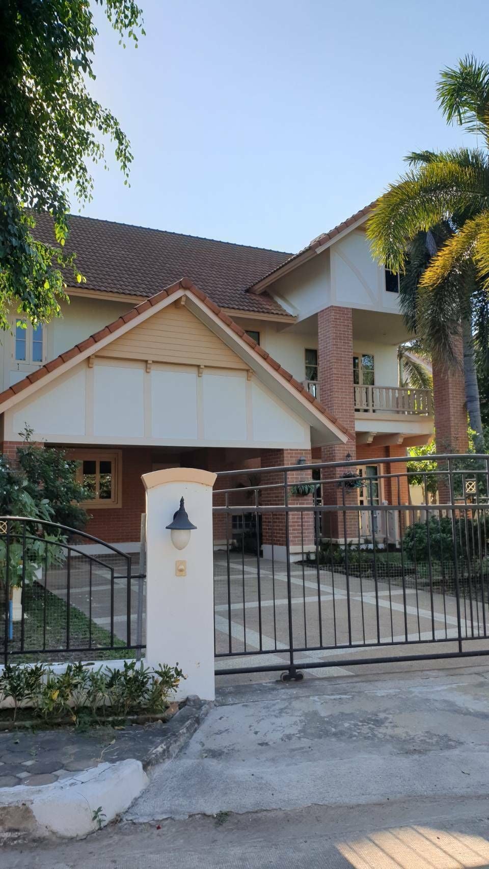 Project Name Laddarom Village