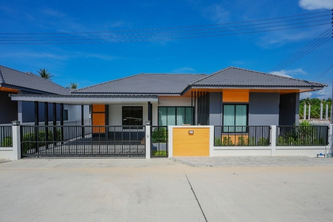 Project Name Rattanasup The Village