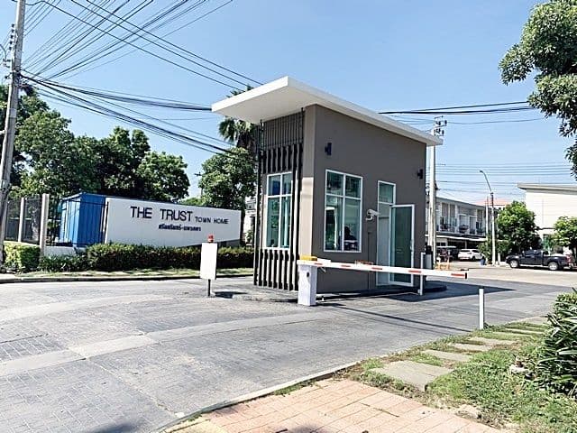 The Trust Townhome Srinakarin-Praksa main view