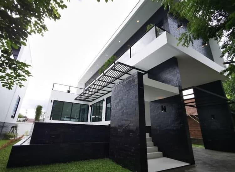 Baan Suan Klang Wiang main view