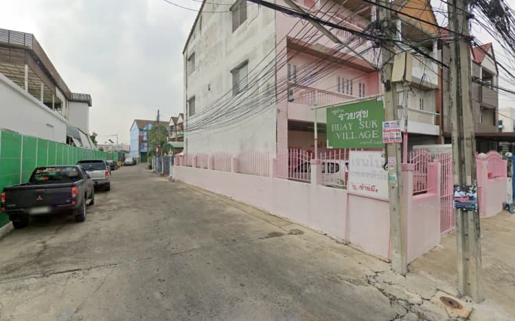 Baan Ruay Suk Village 64 main view