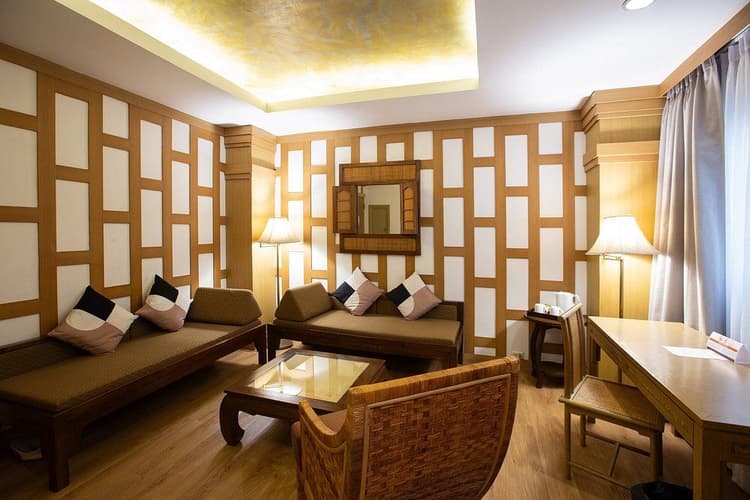 The Tarntawan Hotel Surawong main view