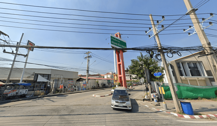 Baan Eua Arthorn Bangku Wat main view