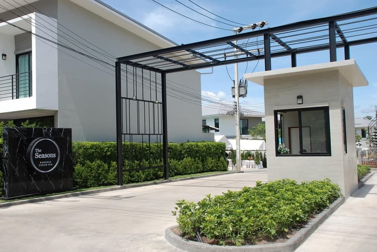 The Seasons Bangrak Sanam Bin main view