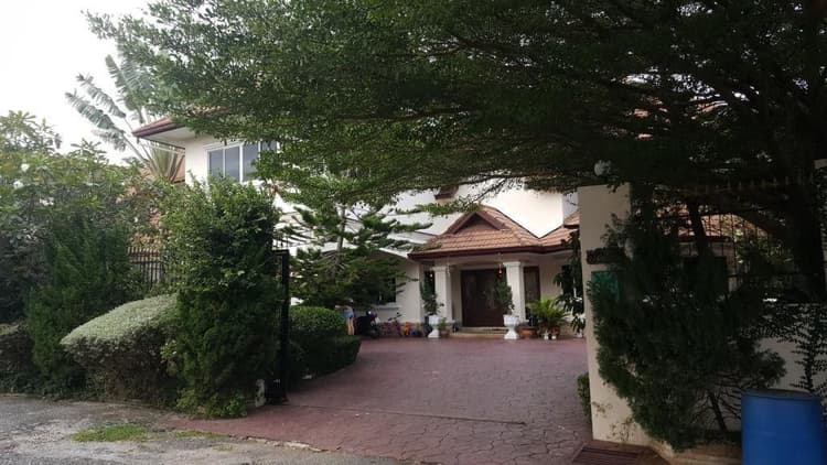 Lakeside court main view