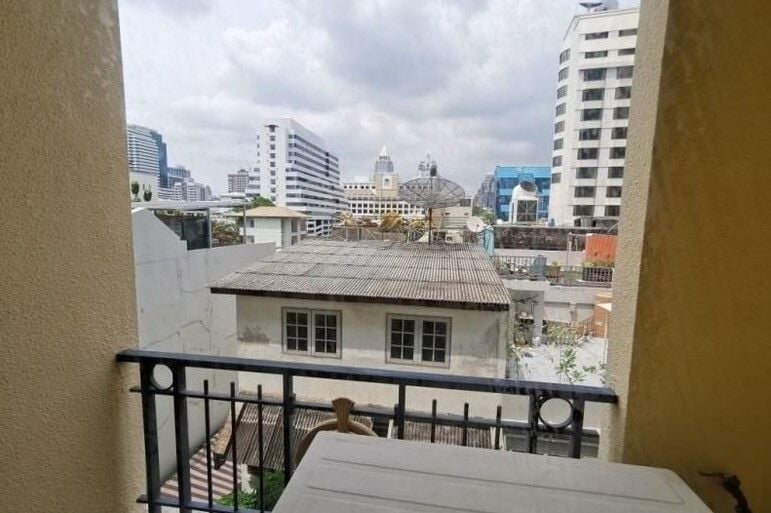 Project Name Pipat Place