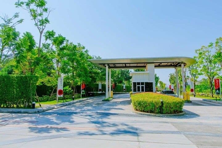 Magnolie Sriracha main view