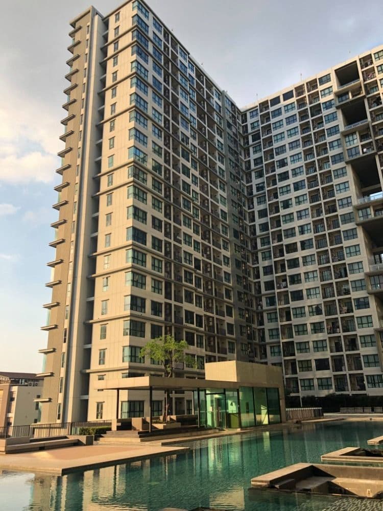 The Base Chaengwattana main view