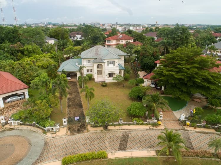 Ladawan Village Pinklao main view