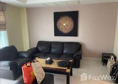 Royal Park Apartments